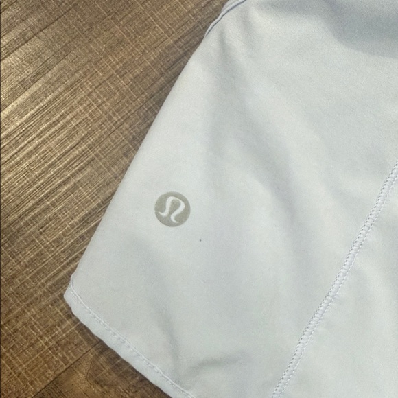 lululemon track that mid rise 5 inch pastel blueShorts - Picture 3 of 6